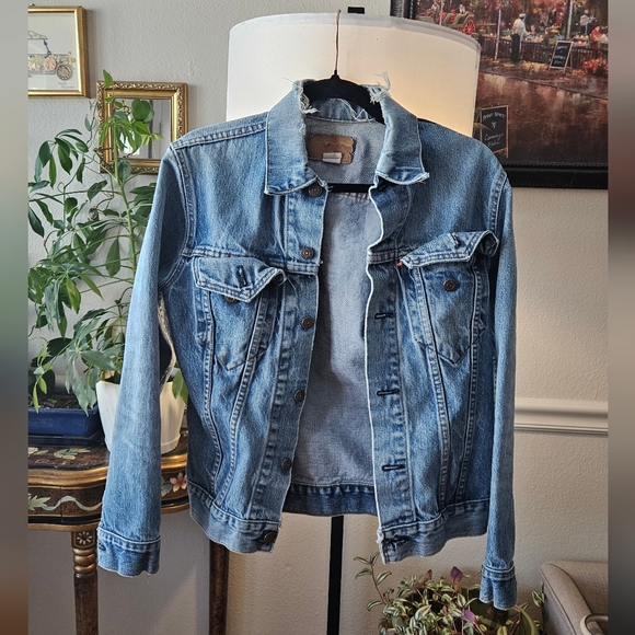 Levi's Jackets & Blazers - Levi's 1980s truckers denim jacket - size 34